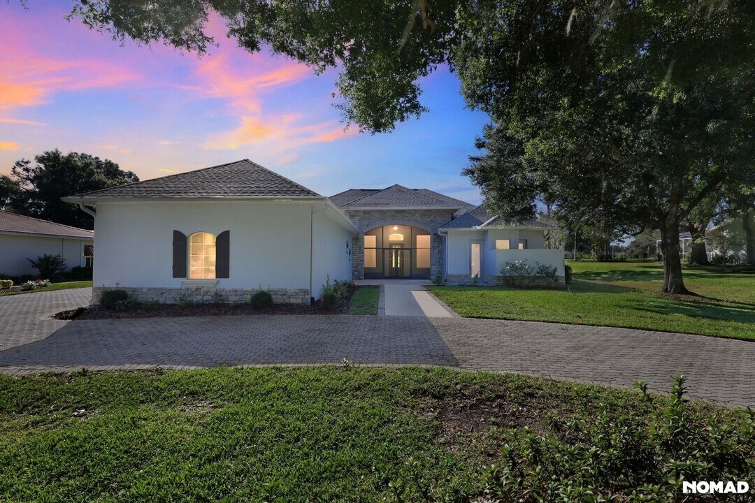6109 Spinnaker Loop in Lady Lake, FL - Building Photo