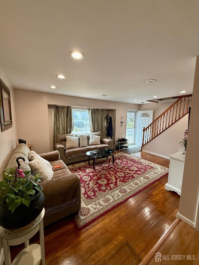 57 Bender Ave in Woodbridge Township, NJ - Building Photo - Building Photo