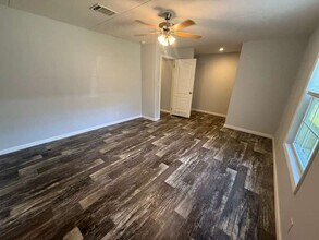2500 Ayerswood Dr in Brooksville, FL - Building Photo - Building Photo