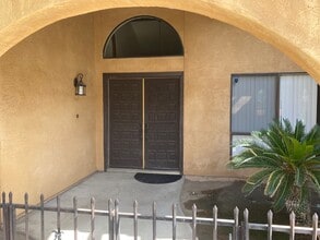 6405 Landfair Dr in Bakersfield, CA - Foto de edificio - Building Photo