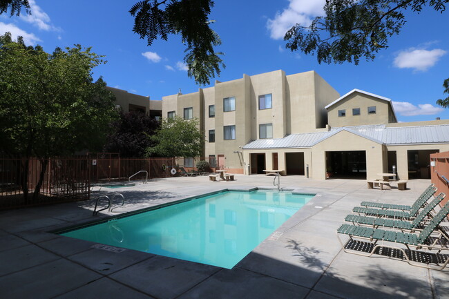 Valencia Court in Albuquerque, NM - Building Photo - Building Photo