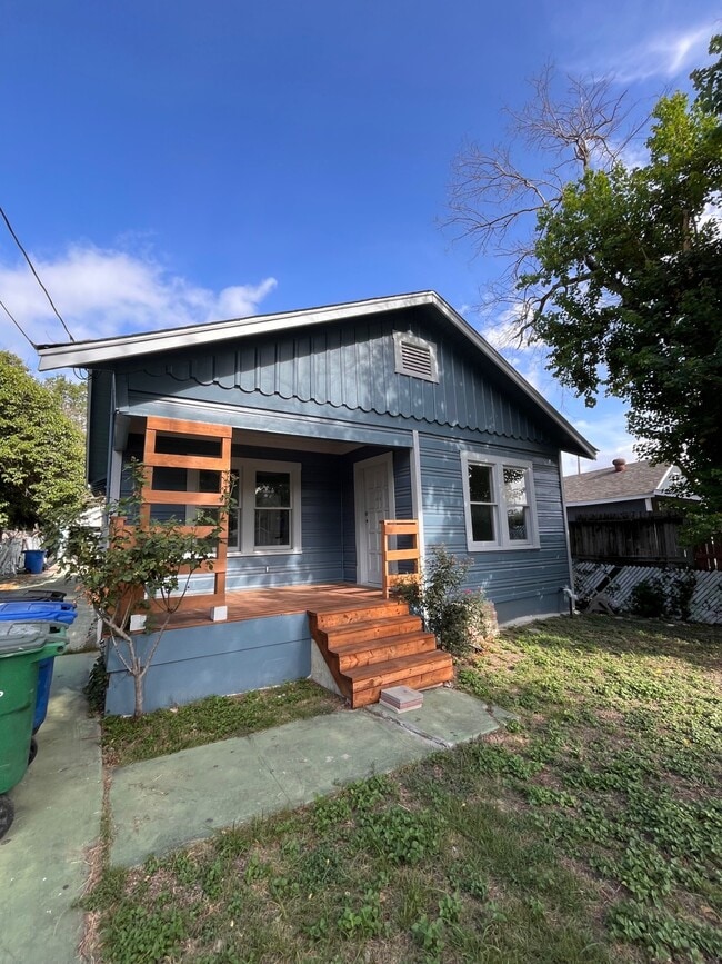 123 Adaes Ave in San Antonio, TX - Building Photo - Building Photo