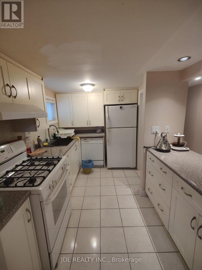 30 Orangewood Crescent in Toronto, ON - Building Photo - Building Photo