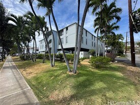 1936 Wilder Ave in Honolulu, HI - Building Photo