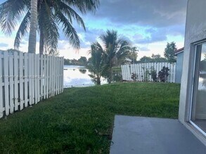 311 SW 100th Ave in Pembroke Pines, FL - Building Photo - Building Photo