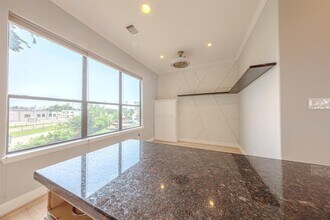 1205 Sampson St in Houston, TX - Building Photo - Building Photo
