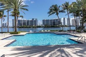 3205 NE 184th St in North Miami Beach, FL - Building Photo