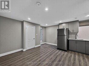 36 Lionhead Golf Club Rd in Brampton, ON - Building Photo - Building Photo