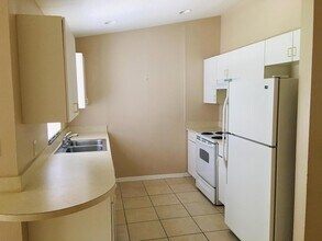 1952 SW Hickock Terrace in Port St. Lucie, FL - Foto de edificio - Building Photo