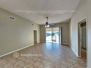 5040 Foxhall Dr N in West Palm Beach, FL - Foto de edificio - Building Photo