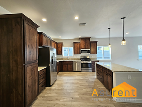 557 Nicholas Lee Dr in Medford, OR - Building Photo - Building Photo