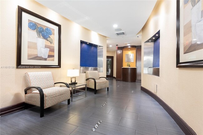 6000 SW 70th Ave, Unit 551 in South Miami, FL - Foto de edificio - Building Photo