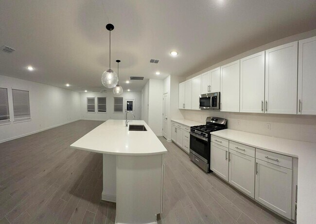 property at 4715 Bay Vista Dr