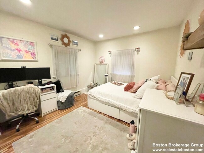 394 E 8th St, Unit 4 in Boston, MA - Building Photo - Building Photo