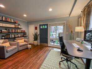 218 E Taylor Run Pkwy in Alexandria, VA - Foto de edificio - Building Photo