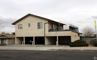 731 Upton Dr in Barstow, CA - Foto de edificio - Building Photo