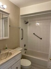 9437 Bay Colony Dr in Des Plaines, IL - Building Photo - Building Photo