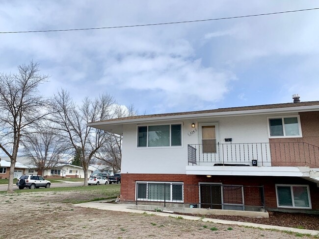 320-326 Knowles St in Missoula, MT - Foto de edificio - Building Photo