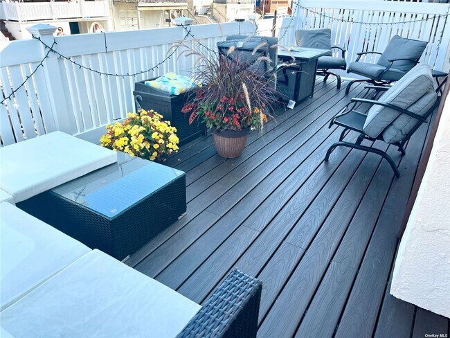 71 Connecticut Ave-Unit -Main in Long Beach, NY - Building Photo - Building Photo