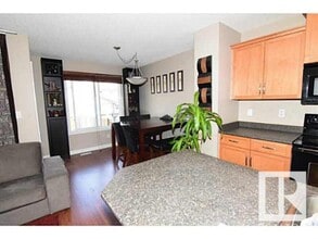 1571 Rutherford Rd SW in Edmonton, AB - Building Photo - Building Photo