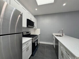 209-211-211 Main St in Farmingdale, NY - Building Photo