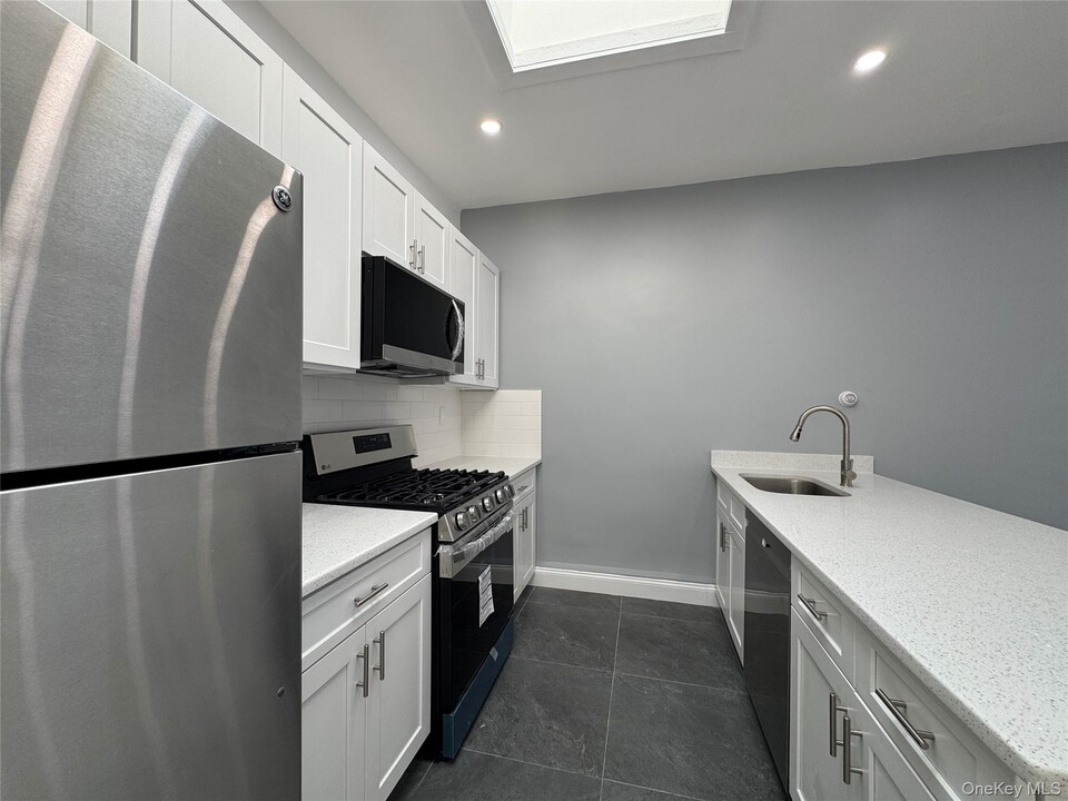 209-211-211 Main St in Farmingdale, NY - Building Photo