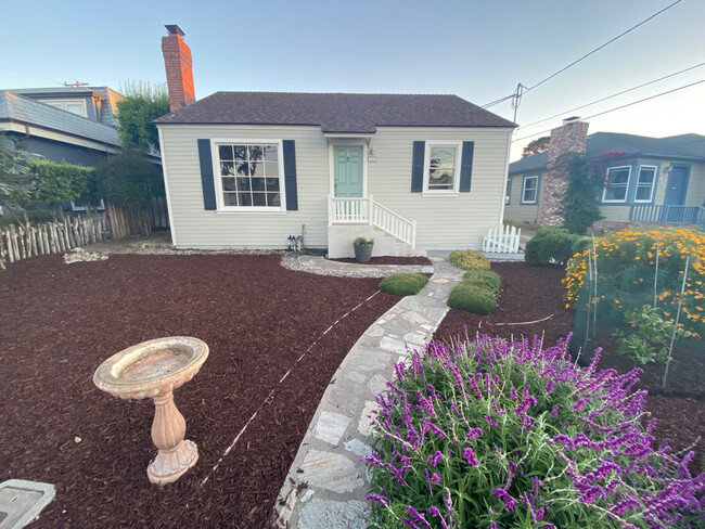 1005 Del Monte Blvd in Pacific Grove, CA - Building Photo - Building Photo