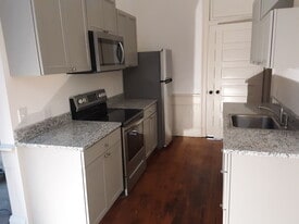 511 Gloucester St, Unit 202 in Brunswick, GA - Building Photo