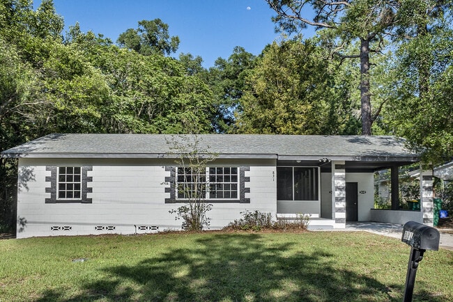 property at 831 N Arlington Ave