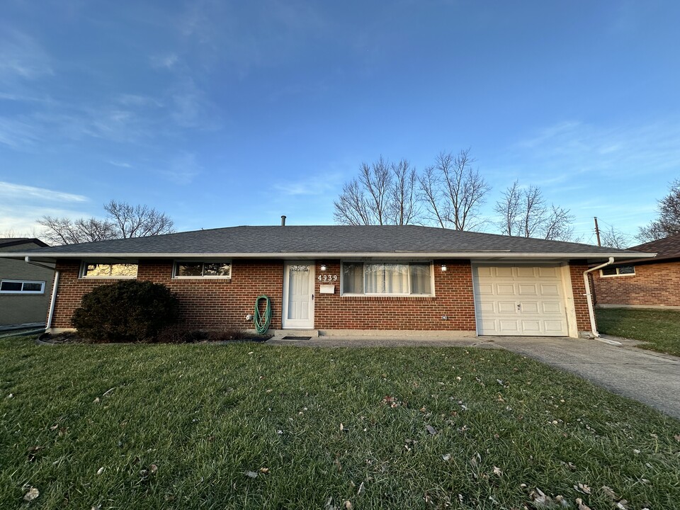 4939 Rittenhouse Dr in Dayton, OH - Building Photo