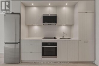 60 Central Park Roadway in Toronto, ON - Building Photo - Building Photo