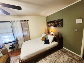 4197 Fredericksburg Dr in College Park, GA - Building Photo - Building Photo