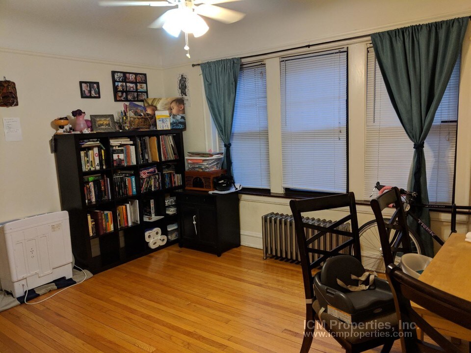 2619 W Berwyn Ave-Unit -1 in Chicago, IL - Foto de edificio