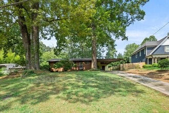 5070 Crowe Dr SE in Smyrna, GA - Building Photo - Building Photo