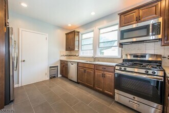 23 Verona Pl in Verona, NJ - Building Photo - Building Photo