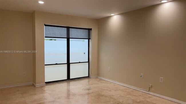 2300 S Dixie Hwy in Miami, FL - Building Photo - Building Photo