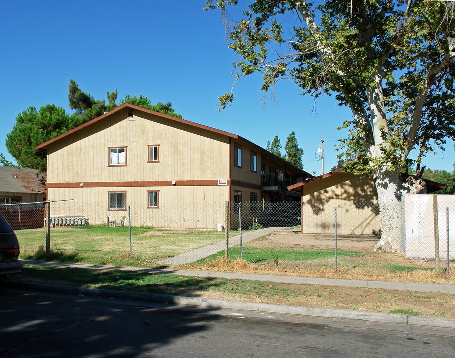 534 S Dearing Ave in Fresno, CA - Building Photo