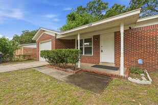 358 Coral Dr SW in Fort Walton Beach, FL - Building Photo