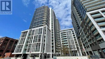 400 Adelaide St E in Toronto, ON - Building Photo