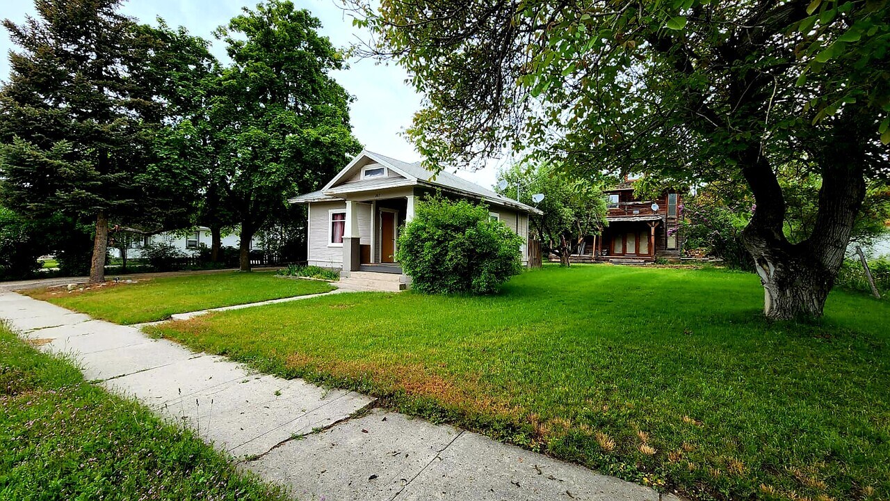 267 E Center St in Smithfield, UT - Building Photo