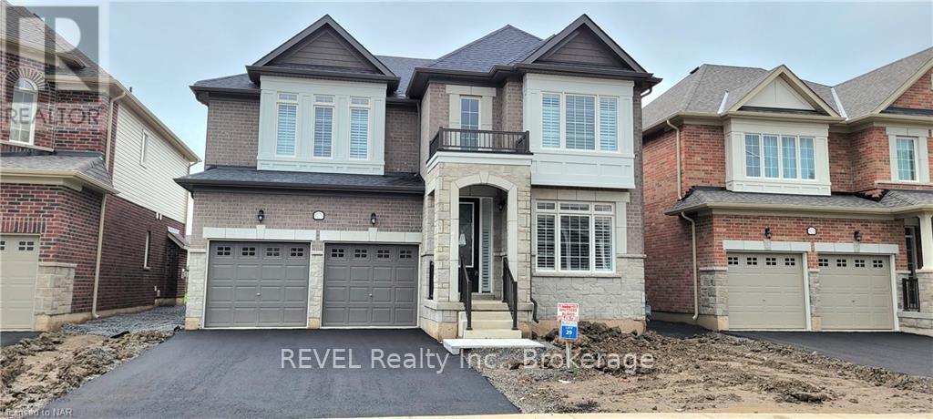 9275 White Oak Ave in Niagara Falls, ON - Foto de edificio