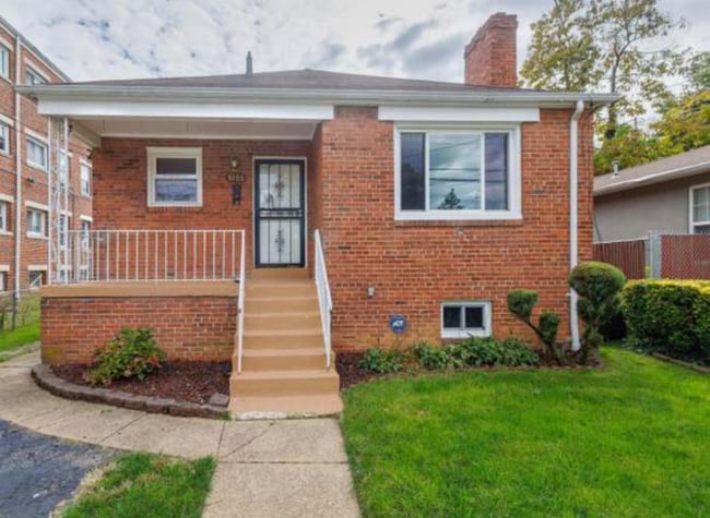 property at 5105 Ayers Pl SE