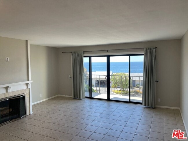 6798 Shearwater Ln in Malibu, CA - Building Photo - Building Photo