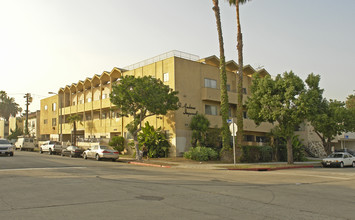 2405 W 18th St in Los Angeles, CA - Building Photo - Building Photo