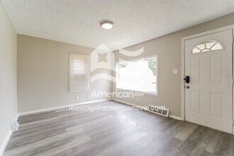 869 Triplett Blvd in Akron, OH - Building Photo - Building Photo