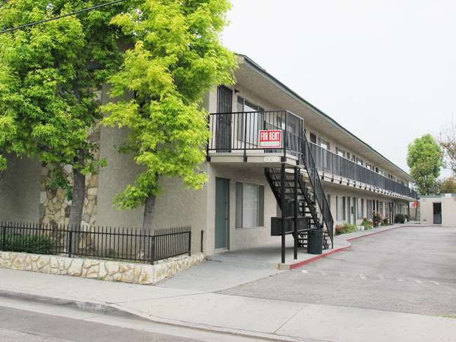 11633 Sitka St #9 in El Monte, CA - Foto de edificio - Building Photo