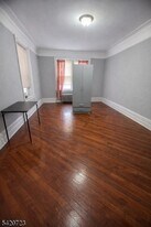112 Lincoln St, Unit 203 in East Orange, NJ - Building Photo