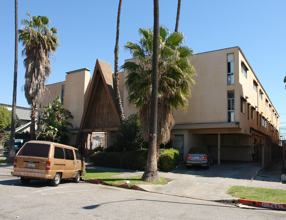 822 N Mariposa Ave in Los Angeles, CA - Building Photo