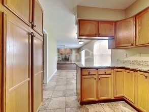 121 Old Carriage Dr in Englewood, OH - Building Photo - Building Photo