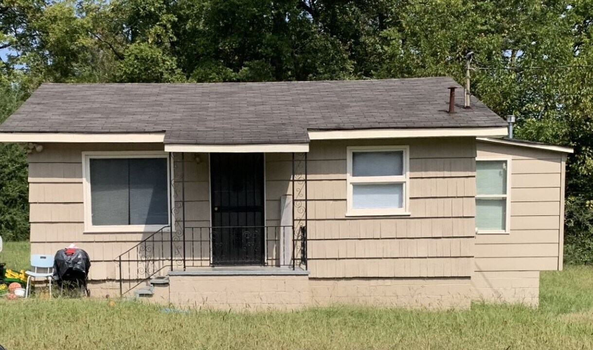 1008 Delaney Dr in Birmingham, AL - Foto de edificio